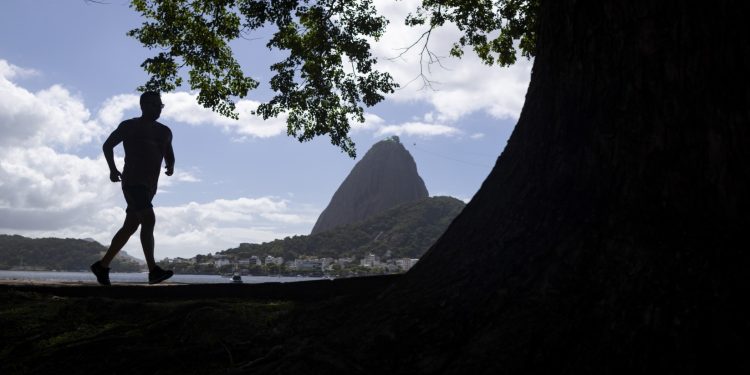 No Rio, dupla faz o 'rapa' no Aterro do Flamengo e 15 vítimas enchem delegacia