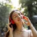 O que a psicologia diz sobre as pessoas que sempre escutam as mesmas músicas