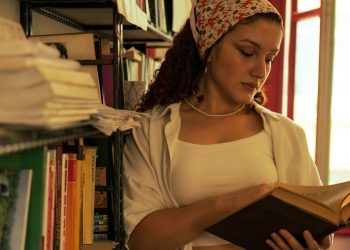 O que explica o crescimento do consumo de livros entre mulheres no Brasil