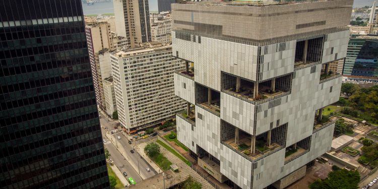 Petrobras lidera lucro global entre petroleiras no primeiro trimestre