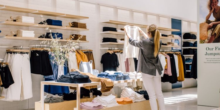 Por que a Shein, símbolo do 'fast fashion', comprou uma marca de moda sustentável nos EUA?