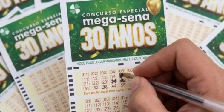 Quais as chances de acertar a Mega-Sena apostando 20 números, como aconteceu na edição 30 anos? Entenda probabilidades