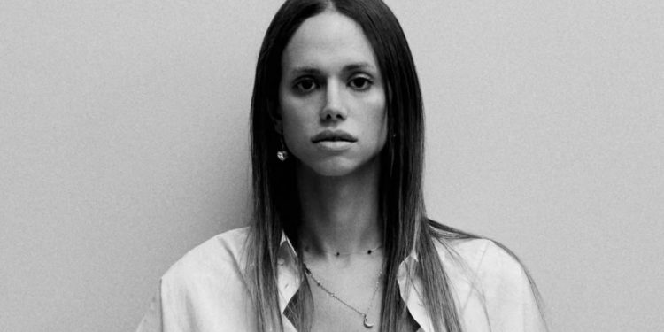 Quem é Caia Ramalho, fotógrafa brasileira em destaque no cenário internacional: 'Busco representar causas ligadas a pessoas trans'
