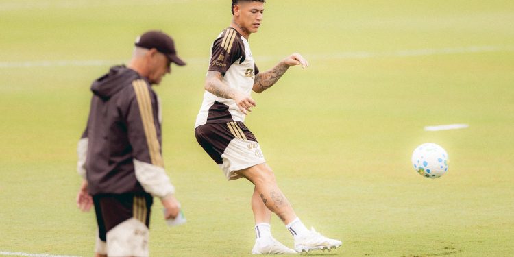 Reincidência de expulsões no Flamengo pode gerar outras punições a Carrascal? Saiba situação do meia