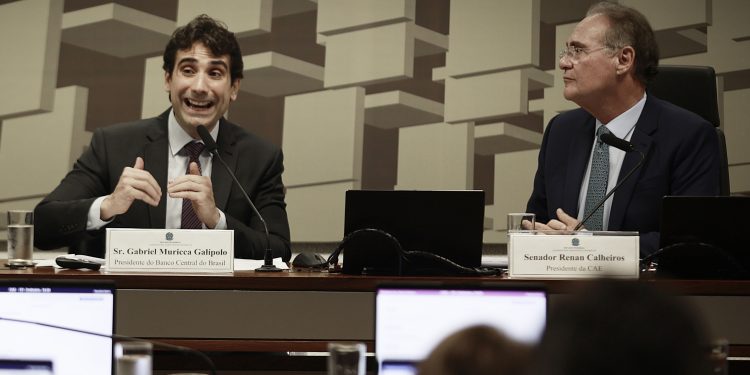 Renan volta a dizer que Galípolo mentiu em fala ao Senado