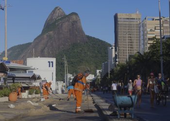 Ressaca que invade a orla no Leblon tem solução? Especialistas respondem