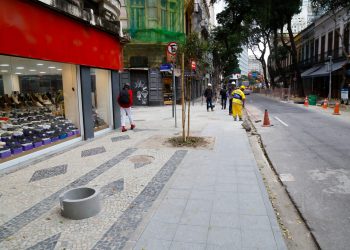 Rua da Carioca começa a tomar forma da Rua da Cerveja: calçadas mais largas e pistas mais estreitas para o trânsito