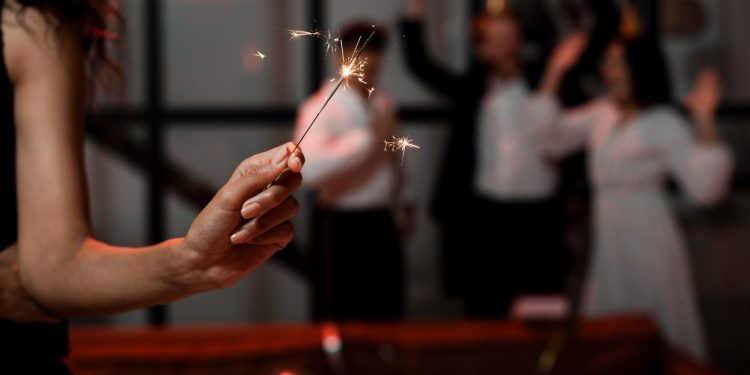 Sair à francesa de uma festa pode fazer bem à saúde mental; entenda