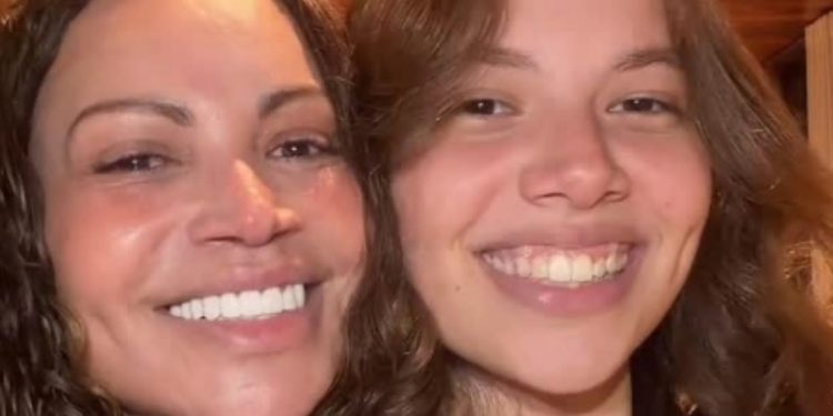 Solange Almeida entra em trend com a filha e semelhança viraliza na web