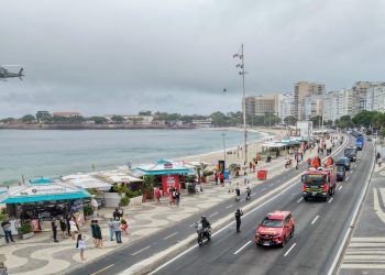 Tratado como herói pela Polícia Civil, piloto da Core baleado em operação é cremado na Zona Norte do Rio