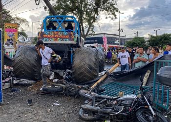 Três pessoas morrem e 38 ficam feridas após acidente durante exibição de monster truck na Colômbia; vídeo