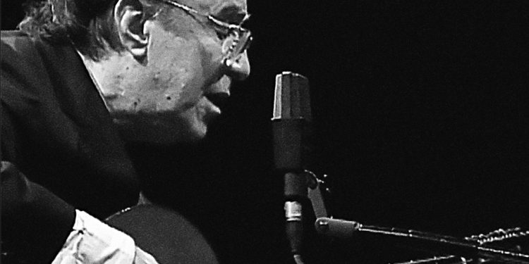 Vem aí a cinebiografia de... João Gilberto
