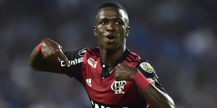 Vini Jr cita saudade do Flamengo e promete retorno em breve: 'Tenho que ganhar a Libertadores'