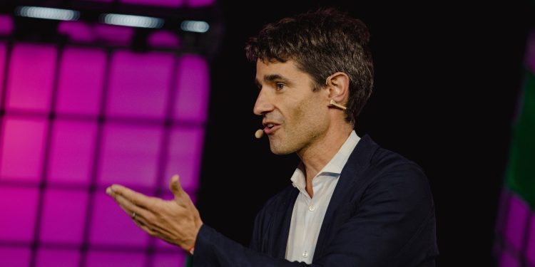 ‘A IA cria muito mais emprego do que elimina’, diz CEO da revista The Atlantic