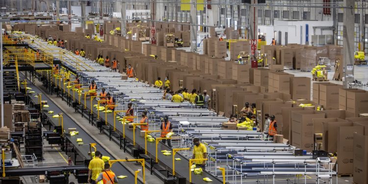 ‘Taxa das blusinhas’ não é mais cobrada a partir de hoje: importados na internet ficarão mais baratos?