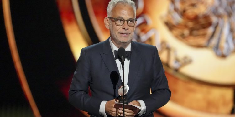 'Death of a Salesman' ganha 6 prêmios no Tony Awards, que tem primeiro troféu para pessoa trans