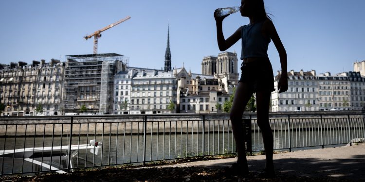 'Domo de calor' faz termômetro marcar 41ºC na França, enquanto quase 100 milhões enfrentam temperaturas extremas na Europa