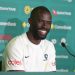 Jason Geria, número 6 da Austrália, fala com a imprensa após treino em Oakland, Califórnia — Foto: Thearon W. Henderson / Getty Images via AFP
