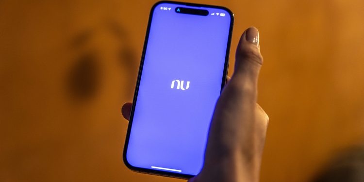 Alerta falso sobre liquidação do Nubank ocorreu após funcionário acionar sistema de comunicação por engano