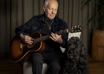 Aos 76, homenageado com doc, Peter Frampton volta a gravar inéditas: 'Ainda gosto de tocar e sinto que ainda toco bem'