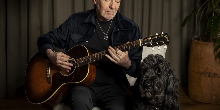 Aos 76, homenageado com doc, Peter Frampton volta a gravar inéditas: 'Ainda gosto de tocar e sinto que ainda toco bem'