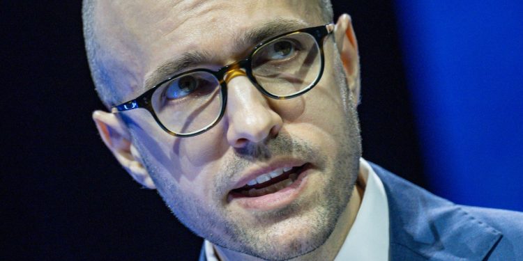 Apropriação de conteúdo por IA ameaça o jornalismo e a democracia? Especialistas reagem a discurso de editor do NYT