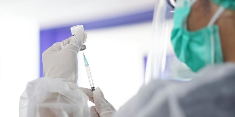 Brasil vai paralisar a vacinação contra a dengue com o imunizante do Butantan