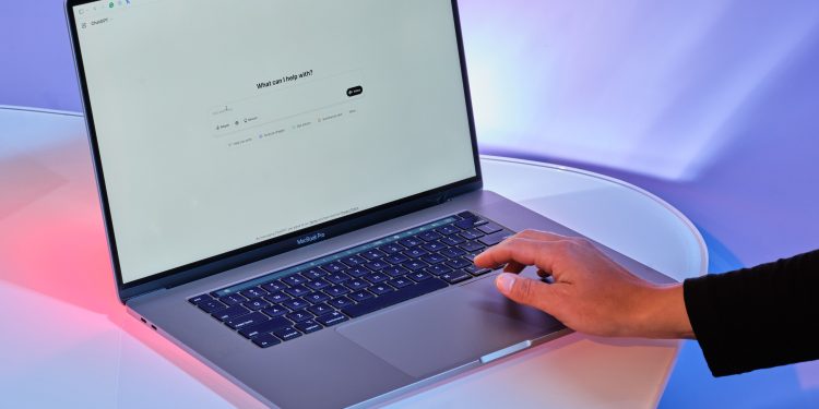 Cerca de 400 jornais nos EUA processam OpenAI e Microsoft por uso de conteúdo sem autorização