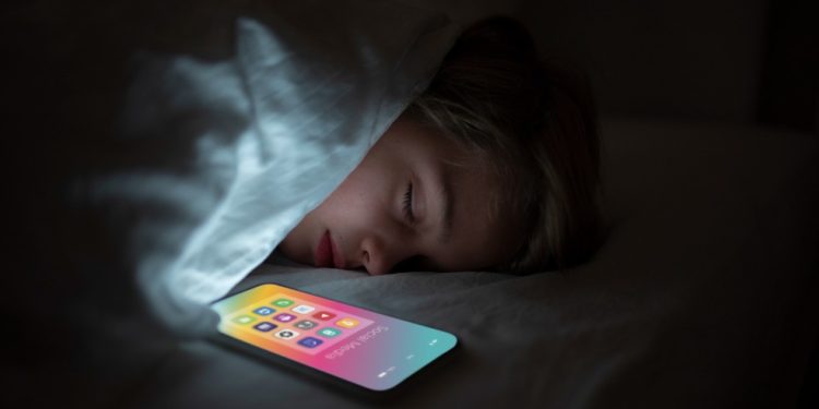 Aumento a dependência do smartphone e o estresse crônico — Foto: Freepik