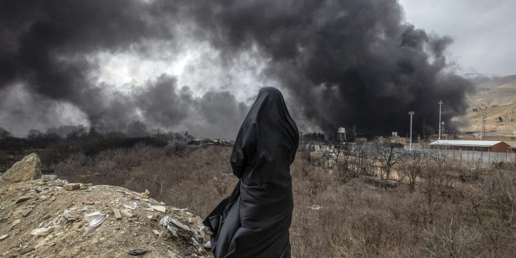 Com economia e infraestrutura abaladas pela guerra, iranianos convivem com a desesperança: 'Não importamos para o mundo'