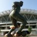 Estátua de Zico no estádio Ibaraki, do Kashima Antlers — Foto: Ivo Gonzalez