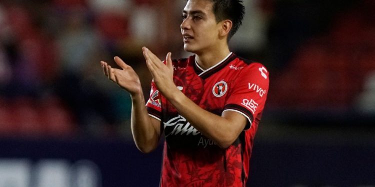 Meia Gilberto Mora, do Tijuana — Foto: Mario ARMAS / AFP
