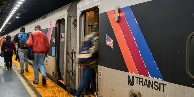 Trem de ida e volta entre a Penn Station, em Nova York, e o MetLife Stadium, em Nova Jersey — Foto: Bloomberg