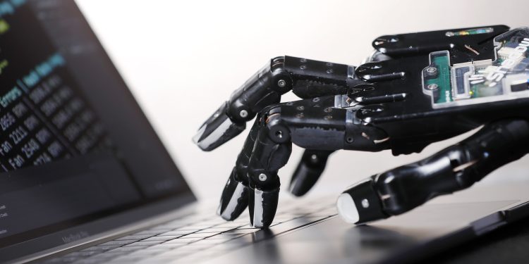 Datafolha: medo de perder o emprego para IA cai, mas ainda atinge 48% dos brasileiros, mostra pesquisa