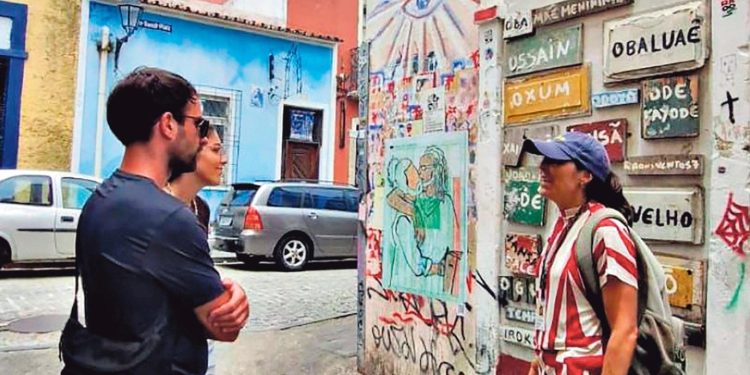De cela da ditadura à Pequena África: turismo de memória cresce pelo Brasil com 'walking tours'