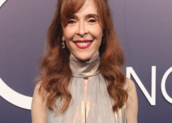 Deborah Evelyn fala de 'Quem ama cuida' e da experiência de ser avó pela primeira vez