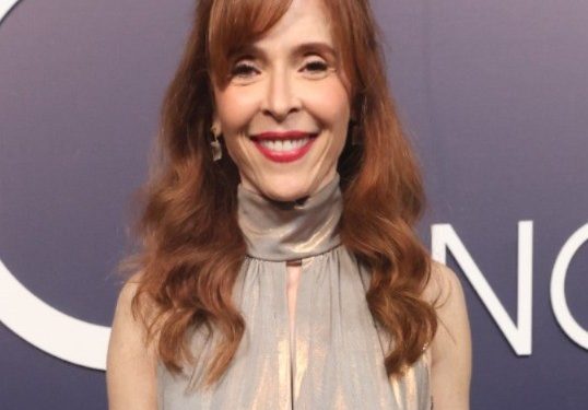 Deborah Evelyn fala de 'Quem ama cuida' e da experiência de ser avó pela primeira vez