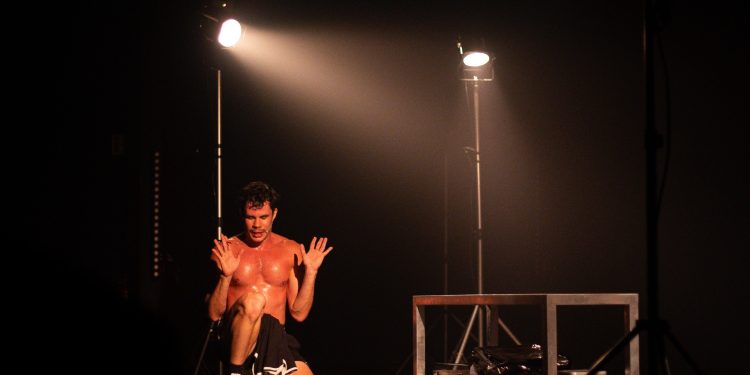 Depois do 'bandivo' de 'Três Graças', Vinicius Teixeira lota sala no teatro: 'Parece que a vida se encaixou'