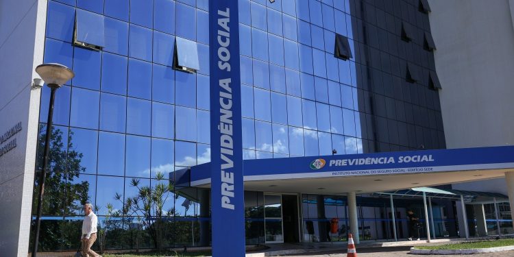 Descontos indevidos: mais de 656 mil aposentados ainda não aderiram ao acordo, mesmo tendo direito de reaver valores