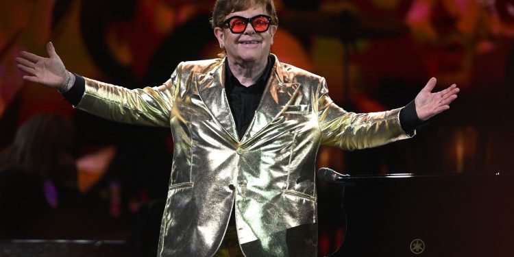 Dia de Elton John no Rock in Rio tem alta procura na abertura das vendas, e fila é de 1h10 para comprar ingresso