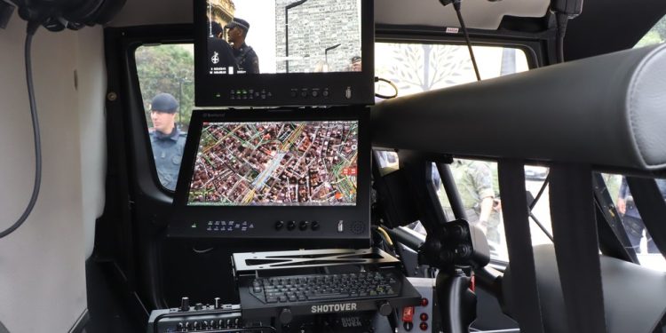 Imagens captadas pela aeronave são transmitidas em tempo real para a Central de Monitoramento — Foto: RENATO PINHEIRO/PREFSP/DIVULGAÇÃO