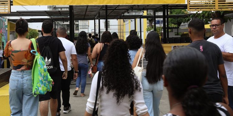 Enem 2025: Das 50 escolas com maiores notas do país, duas são públicas; veja ranking