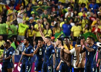 Jogadores da seleção brasileira comemoram vitória por 3 a 0 sobre o Haiti, nesta sexta-feira (19) — Foto: Jewel SAMAD / AFP