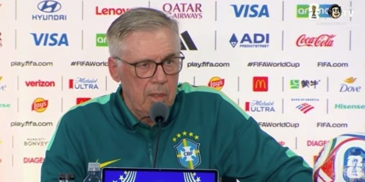 Carlo Ancelotti durante a coletiva de imprensa — Foto: Reprodução
