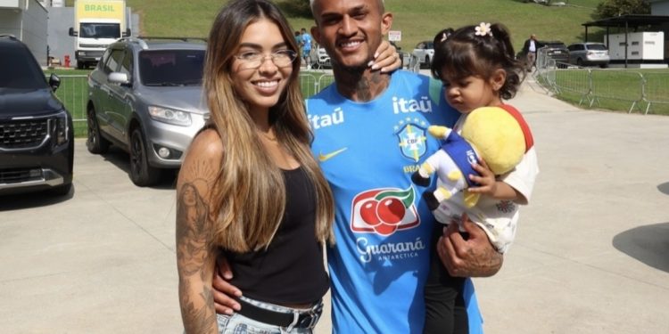 Esposa de Wesley lamenta lesão do lateral: ‘O futebol é uma montanha russa'