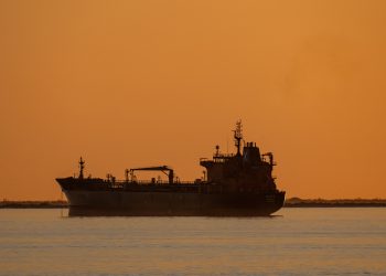 Estreito de Ormuz: o que se sabe sobre a reabertura da principal rota de escoamento de petróleo do mundo