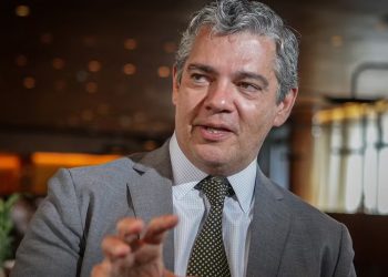 Ex-presidente do Banco dos Brics ganha espaço entre conselheiros de Flávio na economia ao lado de nomes ligados ao governo Bolsonaro