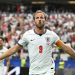 Harry Kane marcou duas vezes na estreia — Foto: Paul ELLIS / AFP