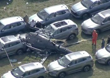 Helicópteros caem e atingem carros em pátio no Recreio dos Bandeirantes; seis pessoas morreram