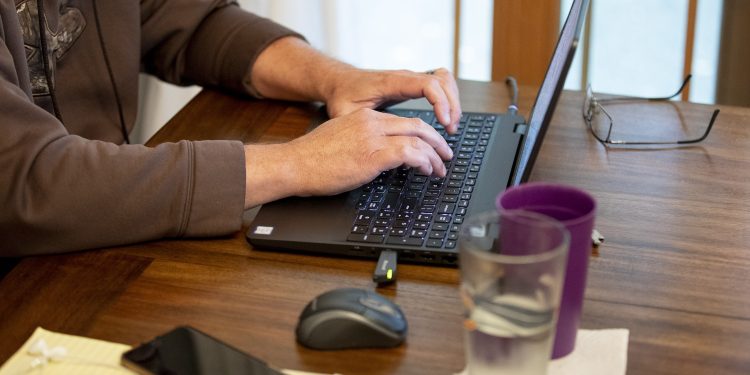 Home office cresce nos EUA, e tendência de retorno ao escritório perde fôlego